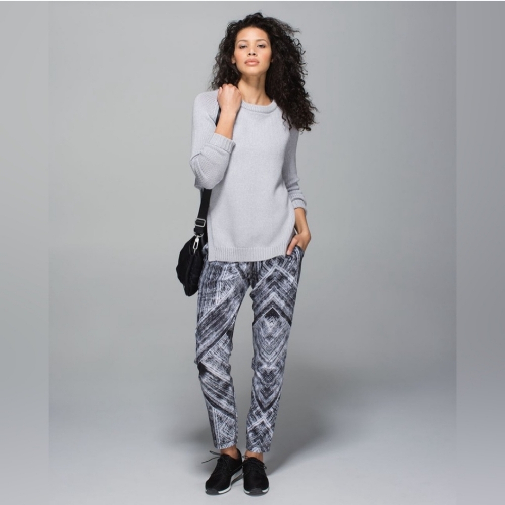 Lululemon Namaskar Featherweight Drawstring Black… - image 1